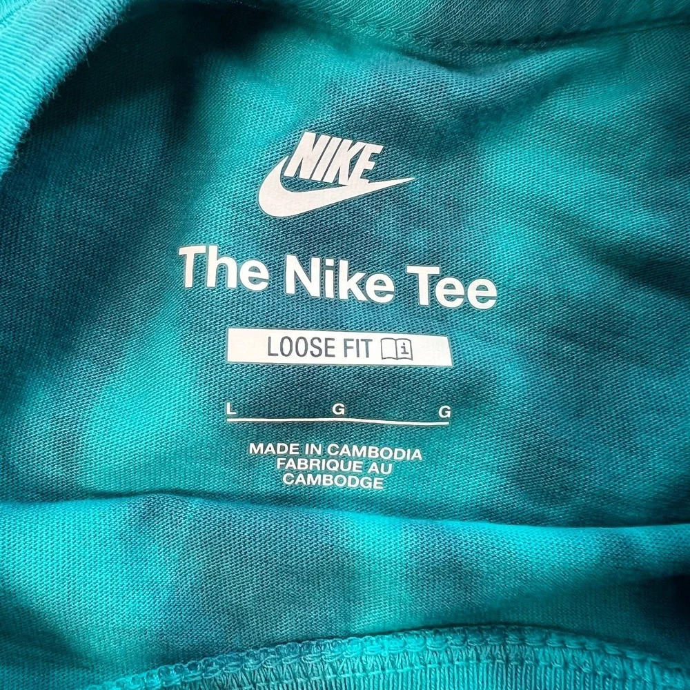 Nike Kids T-Shirt Size L Blue Short Sleeve Sport Casual Spiral Dye Loose Fit NWT
